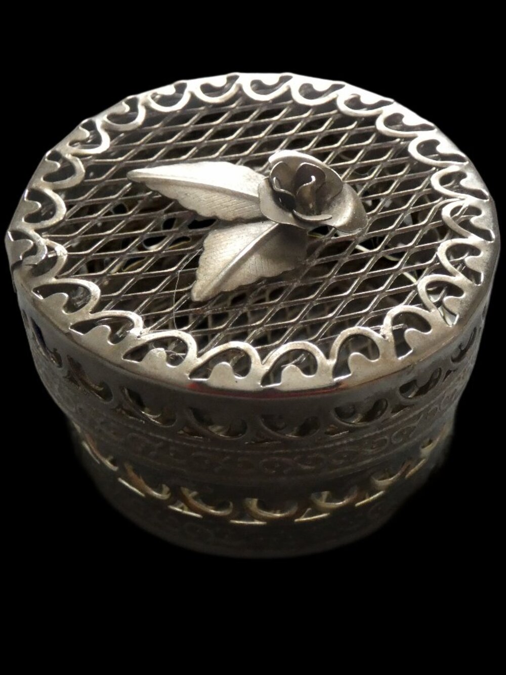 Vintage Silver Filigree Decorative Mesh Rose Trinket Box Jewelry Holder with Lid